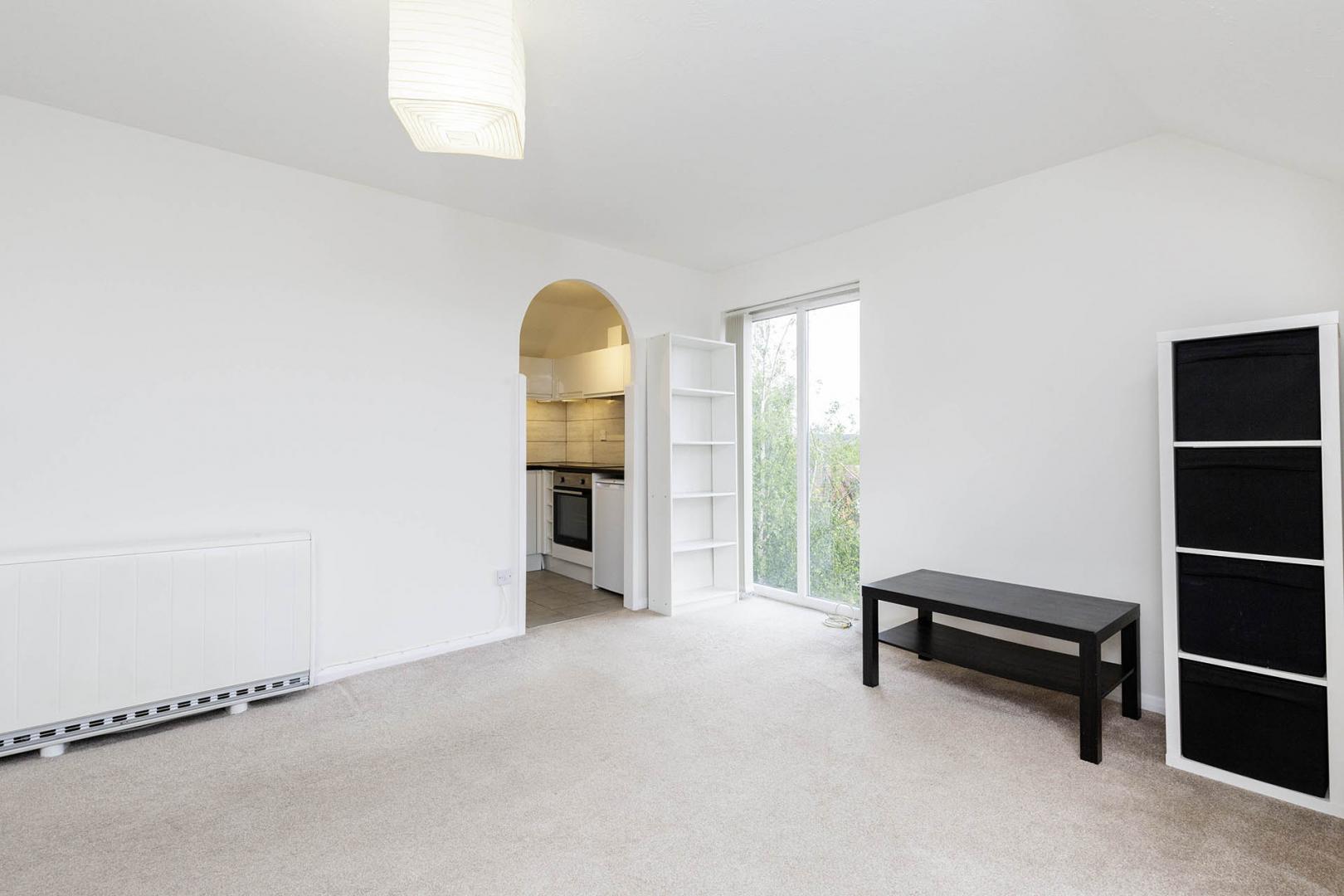 Luxury Studio in a Peaceful location Snowdon Drive, Hendon 